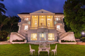 Ivory Crest by StayVista - Mountain-view villa with Pool, Garden & Snooker table